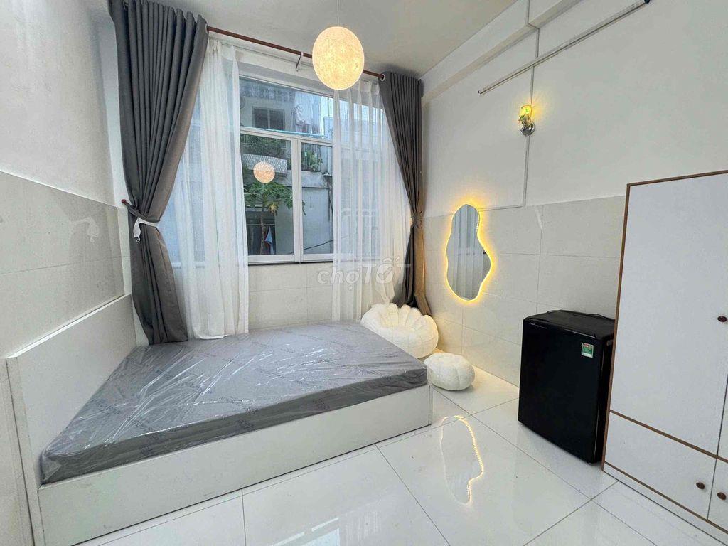 CĂN HỘ NGAY UEH 2PN NGUYÊN SÀN FULL NỘI THẤT CÓ CỬA SỔ THOÁNG