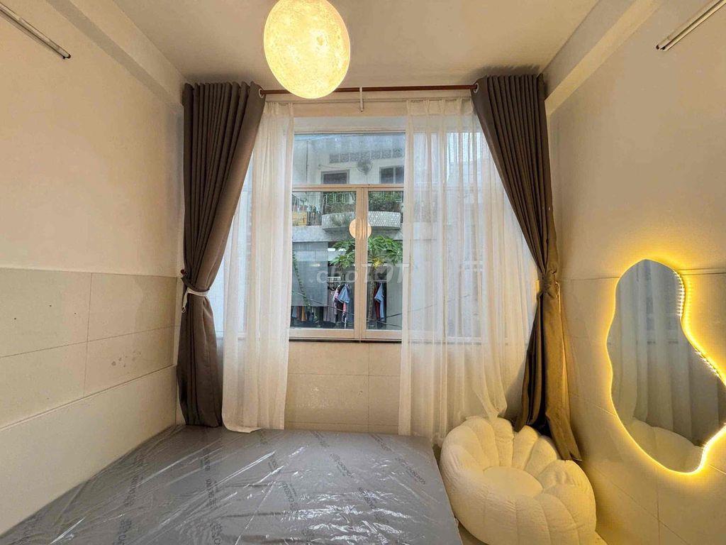 CĂN HỘ NGAY UEH 2PN NGUYÊN SÀN FULL NỘI THẤT CÓ CỬA SỔ THOÁNG