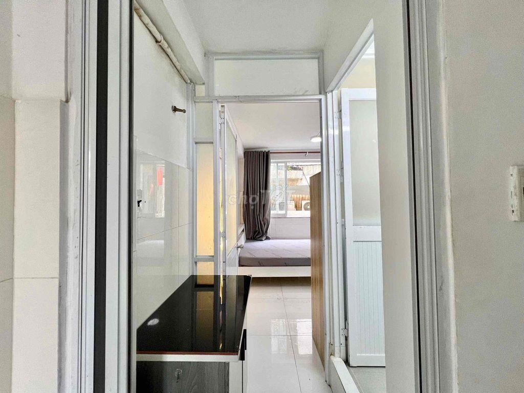 CĂN HỘ NGAY UEH 2PN NGUYÊN SÀN FULL NỘI THẤT CÓ CỬA SỔ THOÁNG