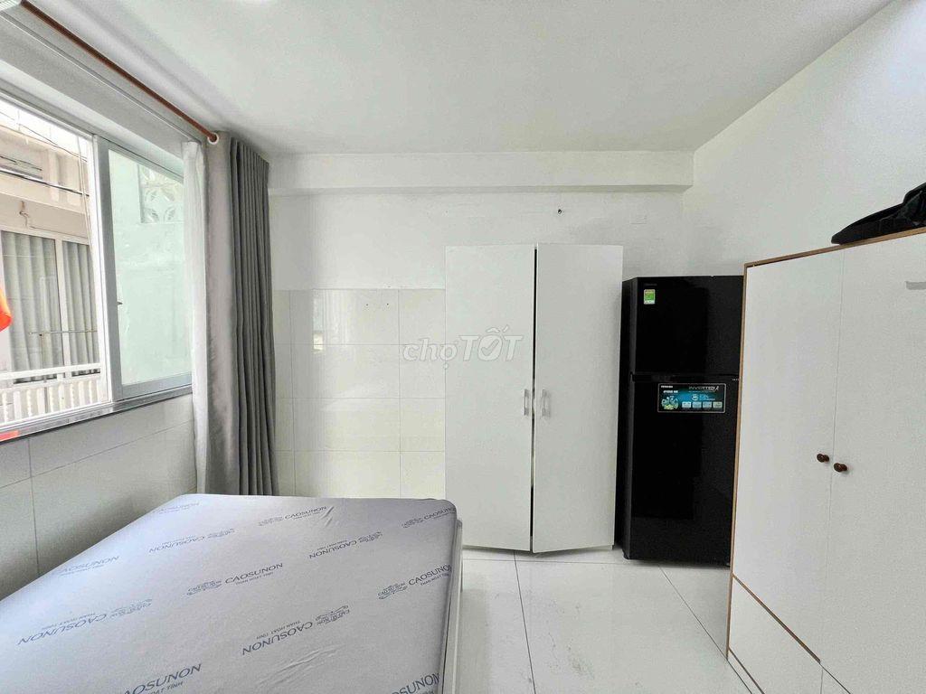 CĂN HỘ NGAY UEH 2PN NGUYÊN SÀN FULL NỘI THẤT CÓ CỬA SỔ THOÁNG