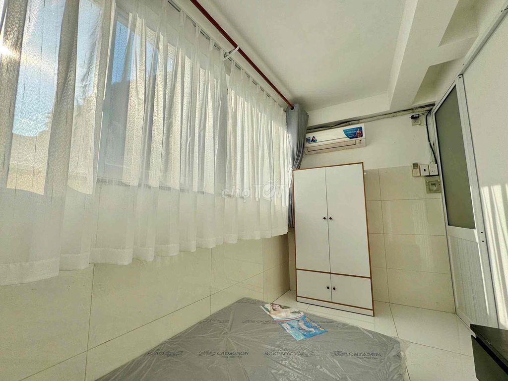 CĂN HỘ NGAY UEH 2PN NGUYÊN SÀN FULL NỘI THẤT CÓ CỬA SỔ THOÁNG