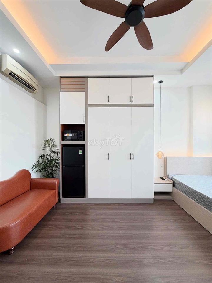 CHO THUÊ CĂN HỘ MỚI TINH — BAN CÔNG — THANG MÁY — NGAY TẠI QUẬN 1