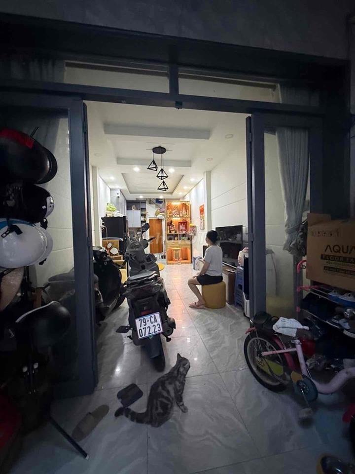 BÁN NHÀ LÊ HỒNG PHÒNG 5 TẦNG 3 PN 4 WC  TTQ10 HẺM XE HƠI