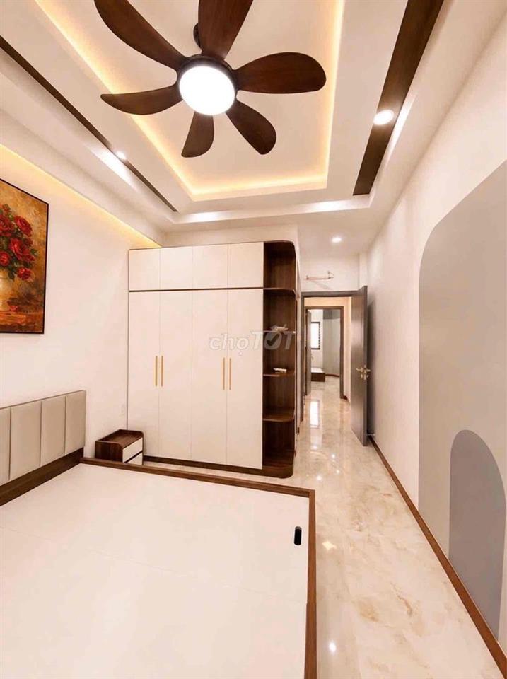 BÁN NHÀ MỚI 5 TẦNG CMT8 Q10 5PN, 6 WC, 1  SÂN THƯỢNG 9,9 TỶ