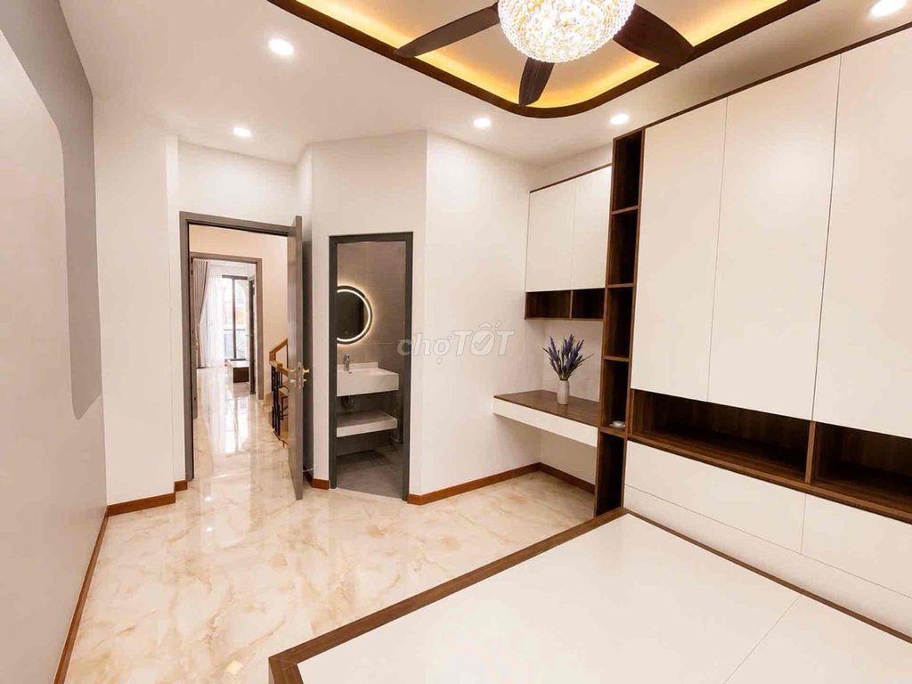 BÁN NHÀ MỚI 5 TẦNG CMT8 Q10 5PN, 6 WC, 1  SÂN THƯỢNG 9,9 TỶ