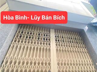 NHÀ HẺM GẦN NGÃ TƯ HÒA BÌNH- LŨY BÁN BÍCH 4 X 13M 2 LẦU ST BTCT