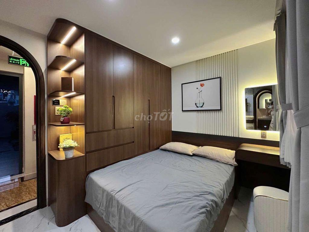Cần bán tòa nhà căn hộ dv đang có dòng tiền 100t/tháng