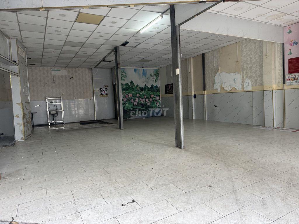 Bán nhà mặt tiền Quận Tân phú, DT:102m2, giá 13 tỷ (TL)