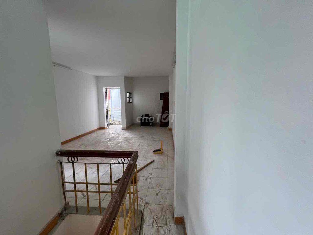 MT kinh doanh Lạc Long Quân 3,8 x 8,4m trệt 2 lầu đúc BTCT