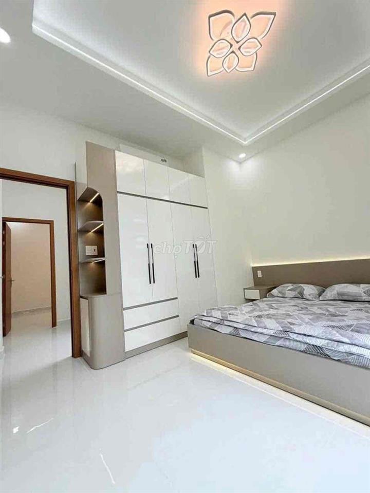 NHÀ SÁT ĐẦM SEN - VÀO Ở NGAY