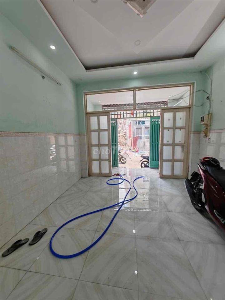 Nhà Sát Đầm Sen- Lạc Long Quân- Hẻm Xe Hơi