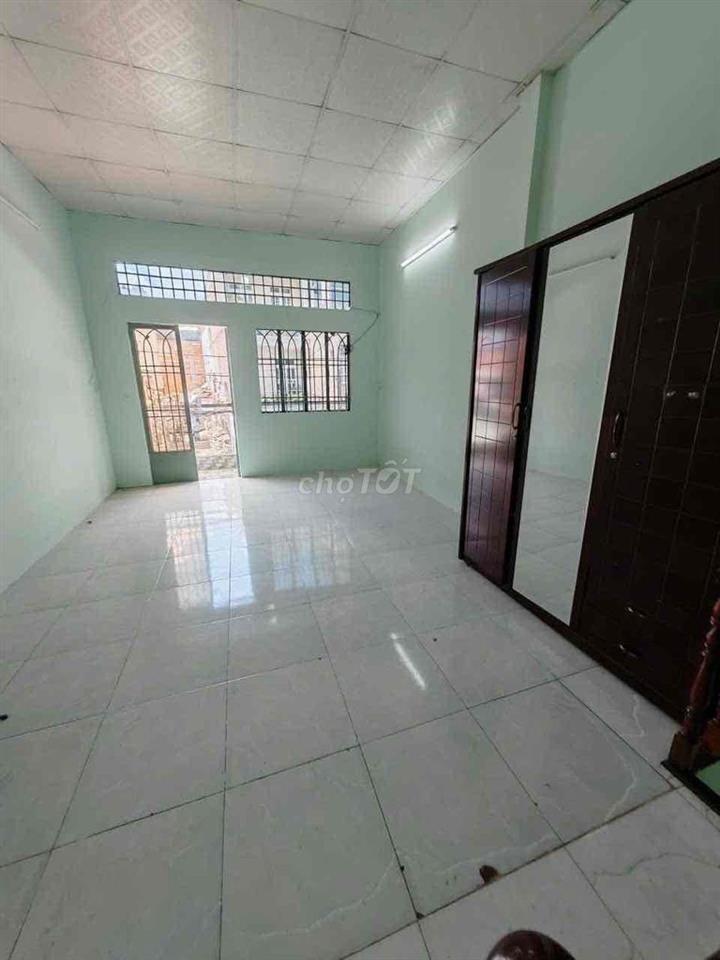 Nhà Sát Đầm Sen- Lạc Long Quân- Hẻm Xe Hơi