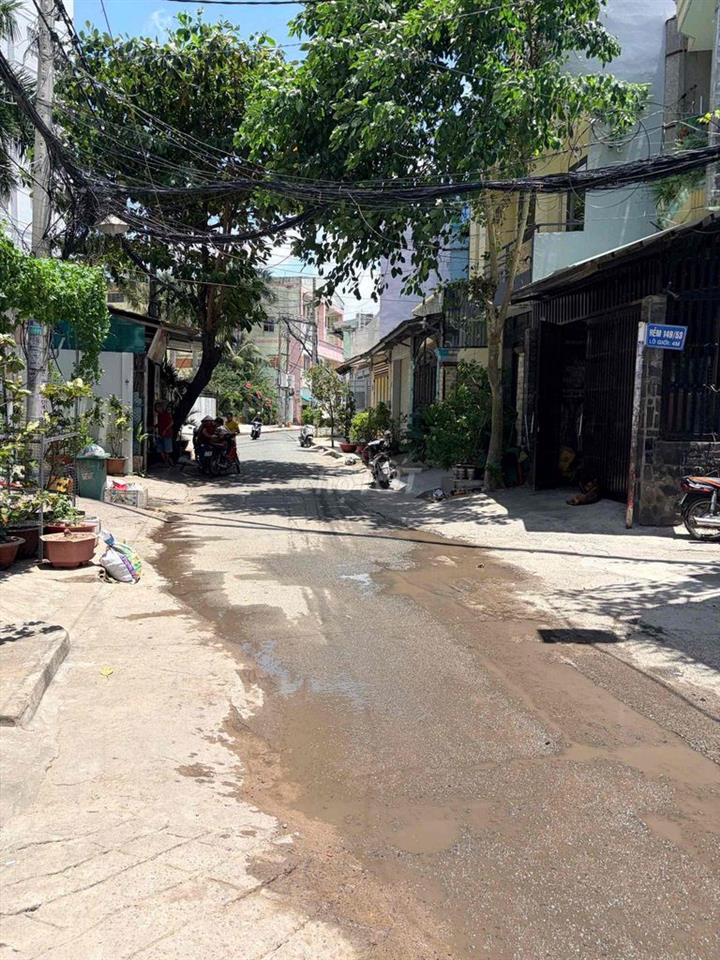 Nhà Sát Đầm Sen- Lạc Long Quân- Hẻm Xe Hơi