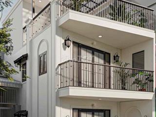 nhà 3 tầng BTCT khu vip ,gần 40m2 ,DS 110m2 nội thất cao cấp