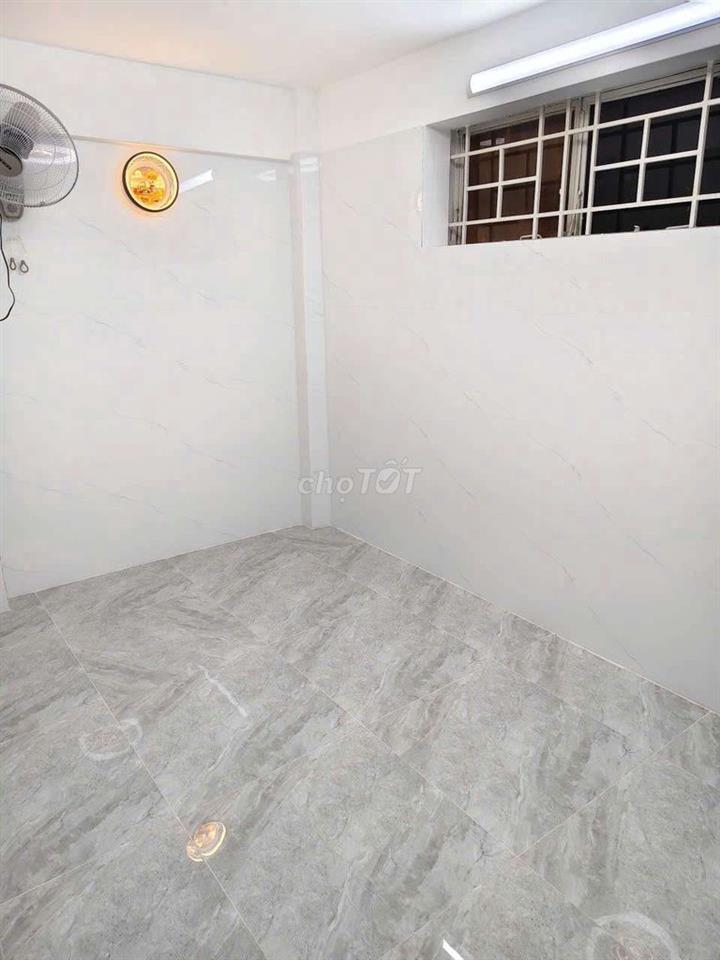 Tầng trệt mặt tiền chung cư Cây Mai Quận 11 TpHCM