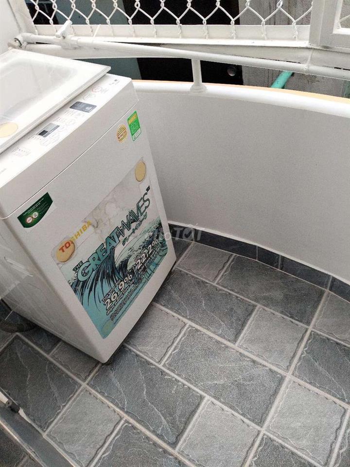 Nhà 2 lầu đúc hẻm nhỏ Lạc Long Quân TpHCM