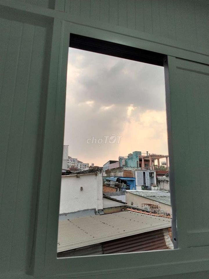 Nhà 2 lầu đúc hẻm nhỏ Lạc Long Quân TpHCM