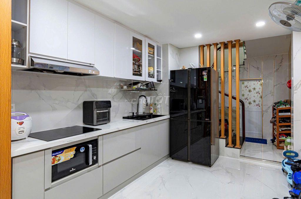 Nhà mới Quận 10 | 5 tầng BTCT | 38m² | 4PN | Gần mặt tiền | Chỉ 7,6 tỷ