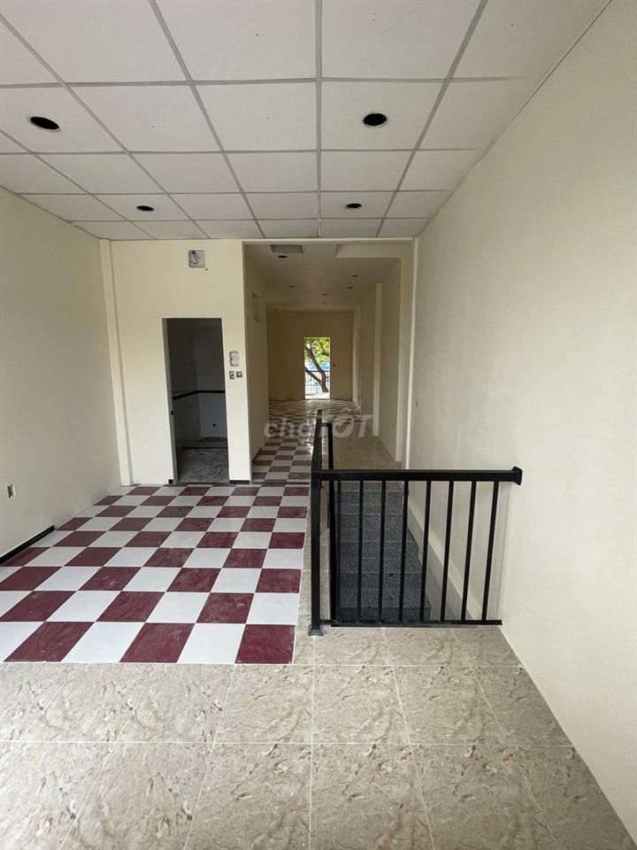 Hạ giá bán gấp MTKD Hòa Bình P.5 Quận 11, đối diện Đầm Sen.