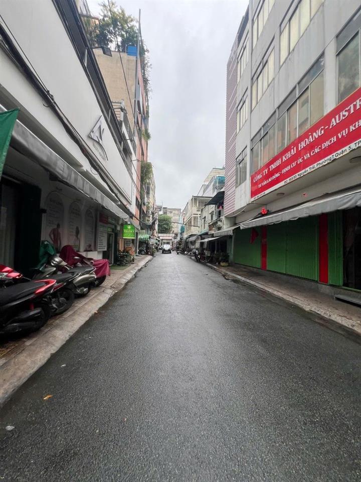BÁN GẤP NHÀ HẺM 565/96 NGUYỄN TRÃI, P.7, QUẬN 5