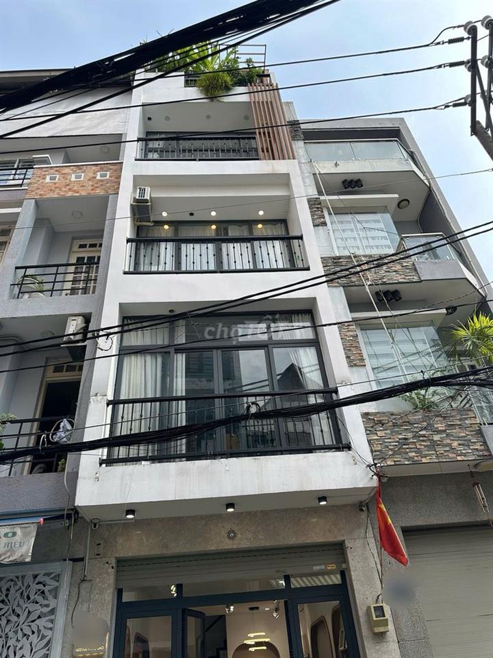 Nhà mới thiết kế hiện đại xe hơi ra vào thoải mái ,có sẵn dòng tiền