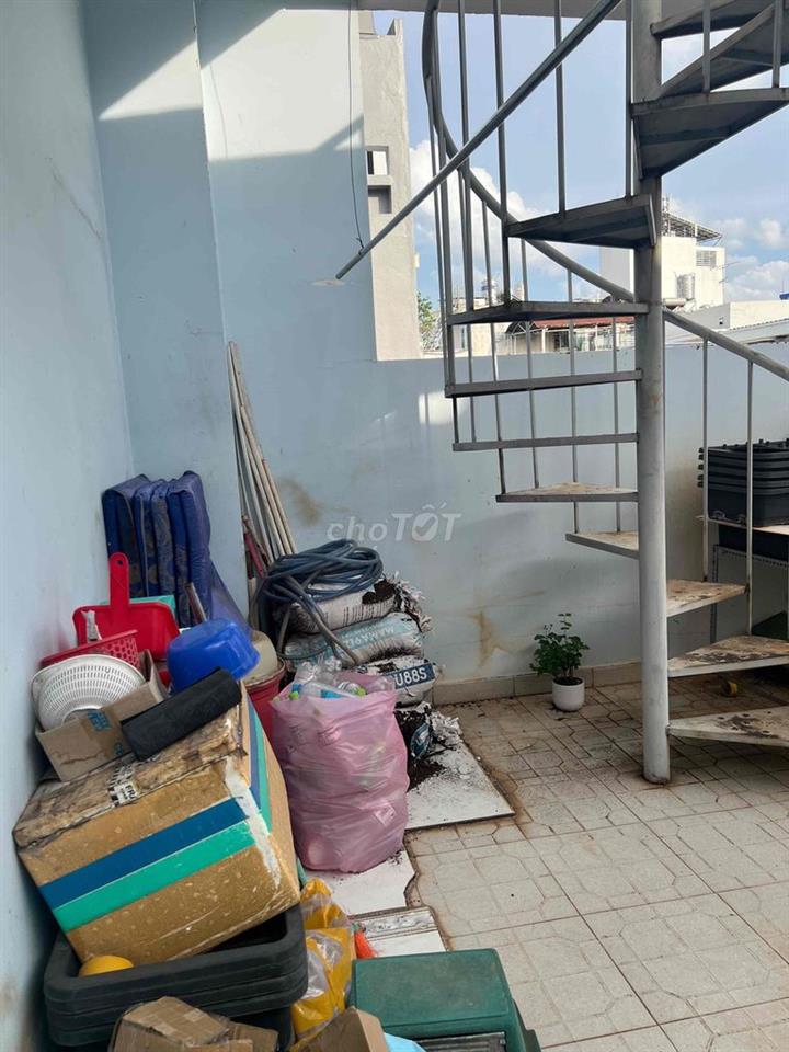 nhà chính chủ. có sẵn hợp đồng thuê 20tr 1 tháng