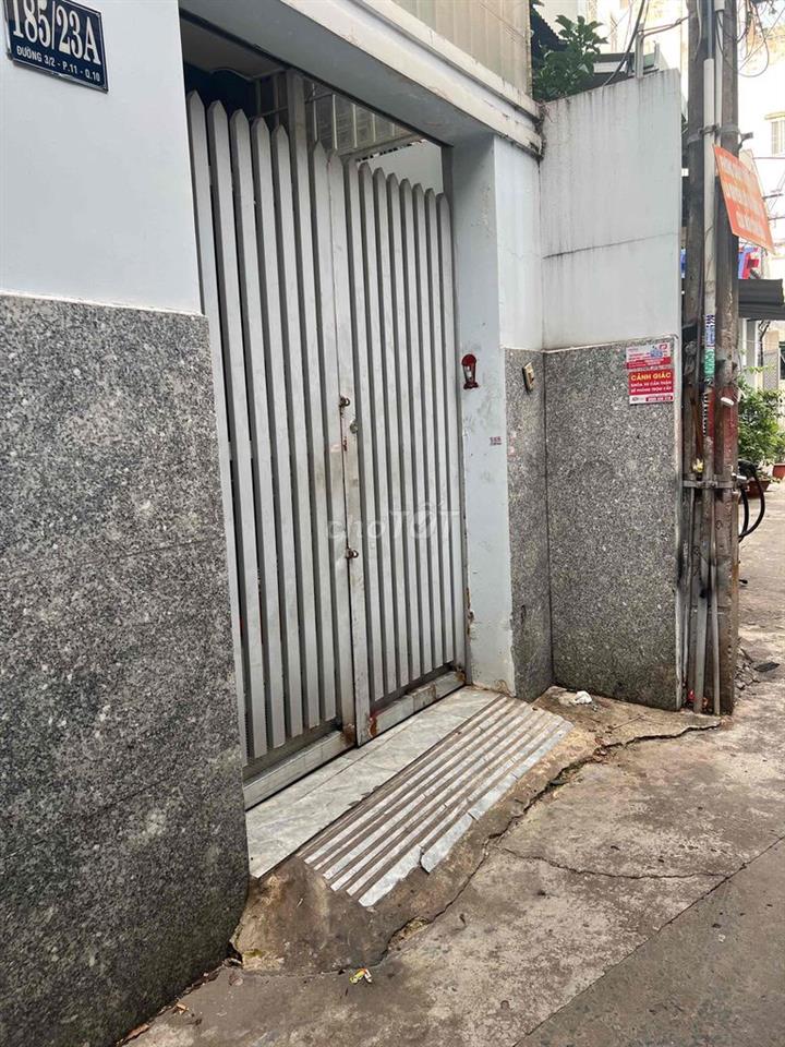 nhà chính chủ. có sẵn hợp đồng thuê 20tr 1 tháng