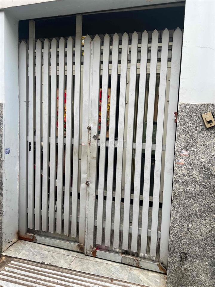 nhà chính chủ. có sẵn hợp đồng thuê 20tr 1 tháng