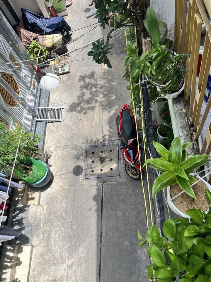 Bán nhà hẻm lớn đường Lê Hồng Phong P1