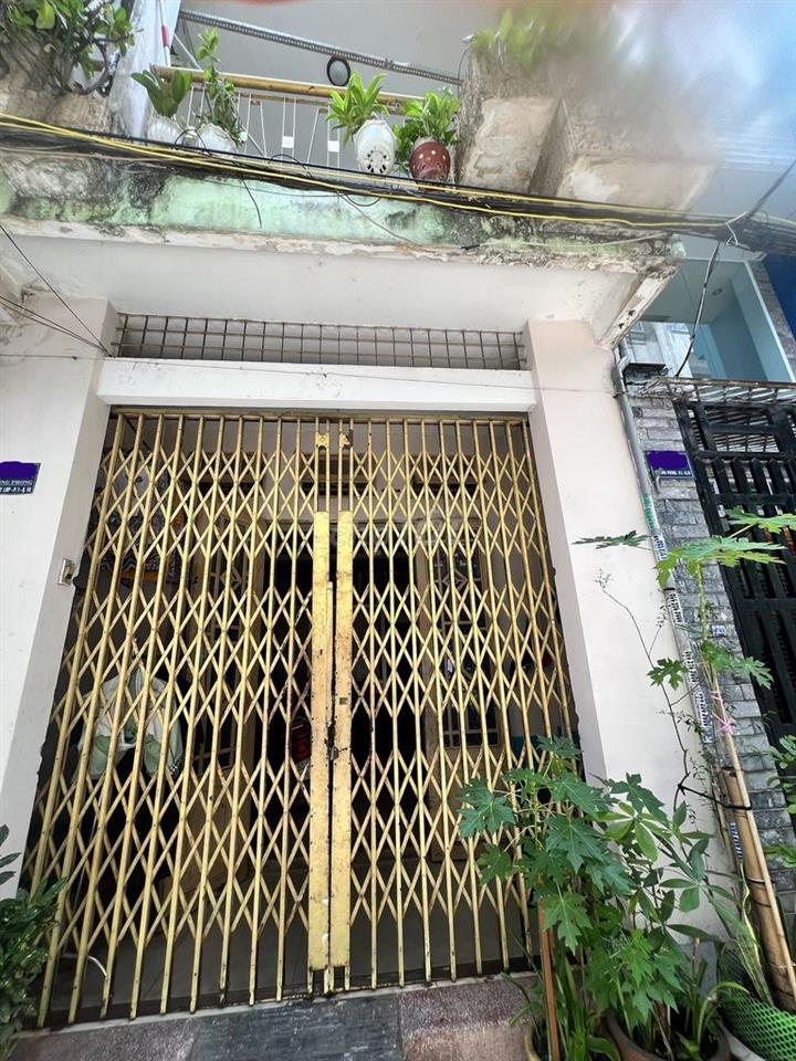Bán nhà hẻm lớn đường Lê Hồng Phong P1