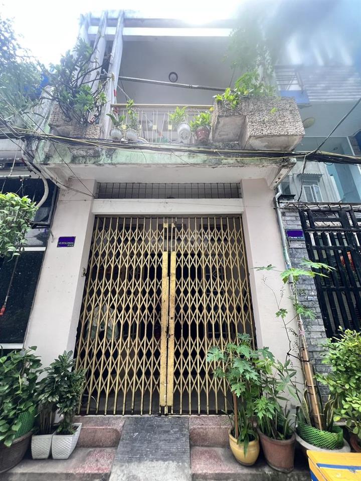 Bán nhà hẻm lớn đường Lê Hồng Phong P1