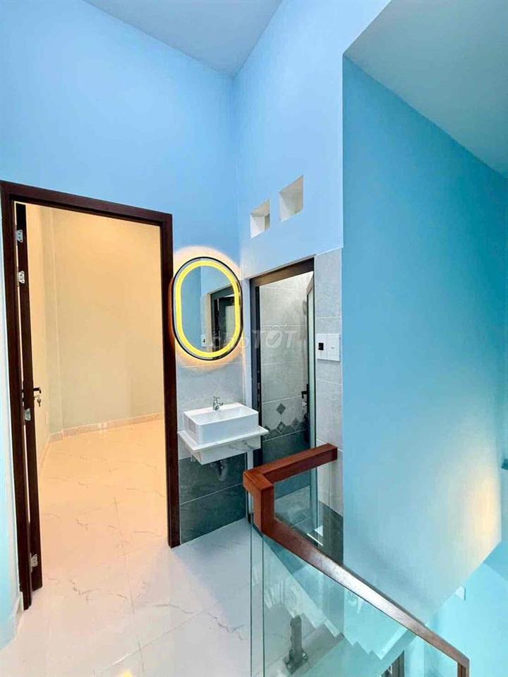 cần bán gấp nhà thủ đức