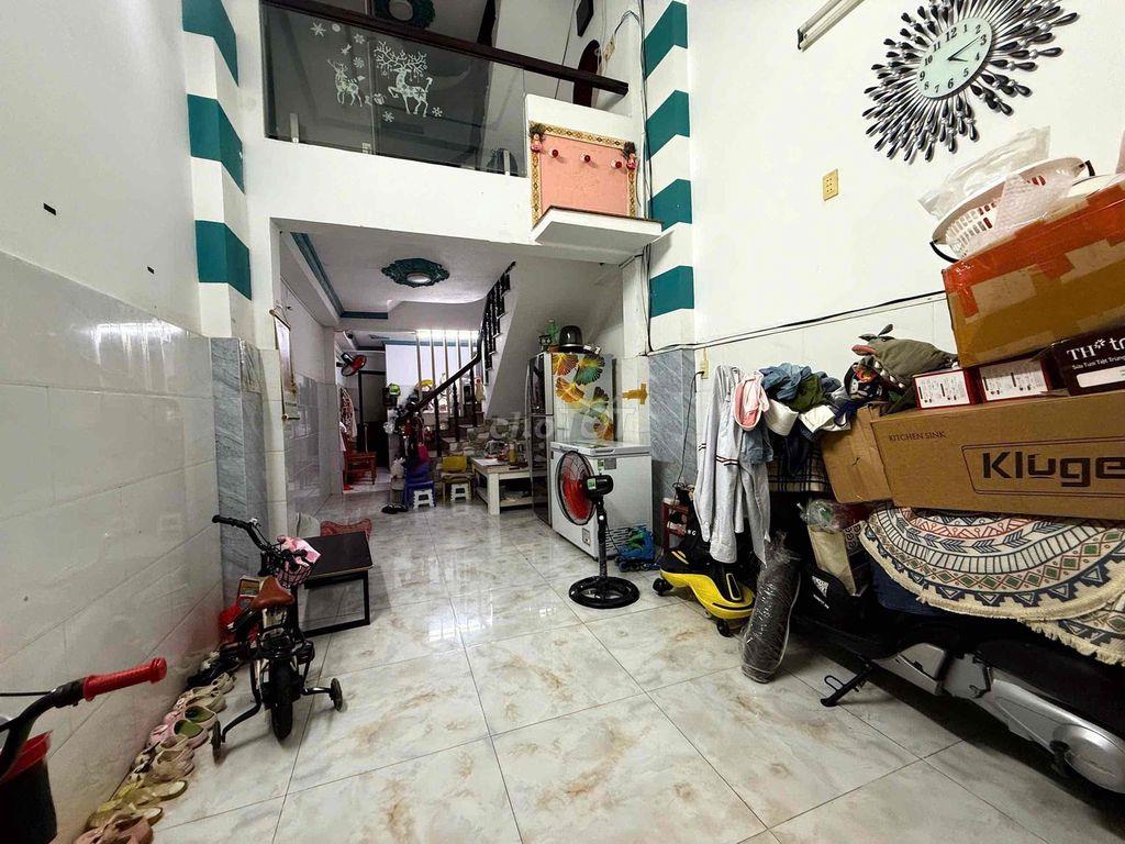 HXH Lạc Long Quân 3 tầng BTCT chỉ nhỉn 6 tỷ