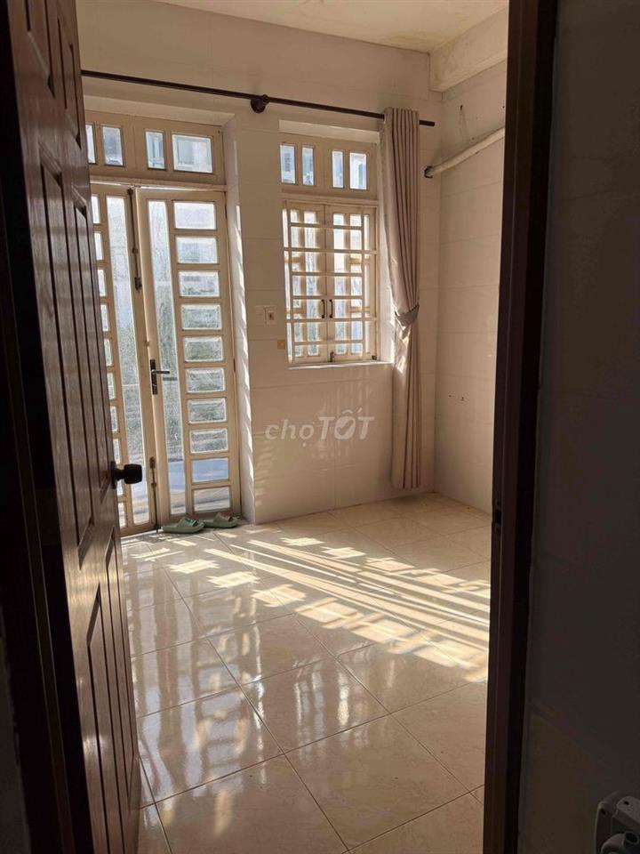 Cho Thuê Nhà Nguyên Căn Lý Thường Kiệt  , 6 X 9m , 4 lầu , 18 triệu