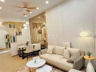 Bán nhà trung tâm q10 ( cách mặt tiền vài mét 2 cửa thoát hiểm )