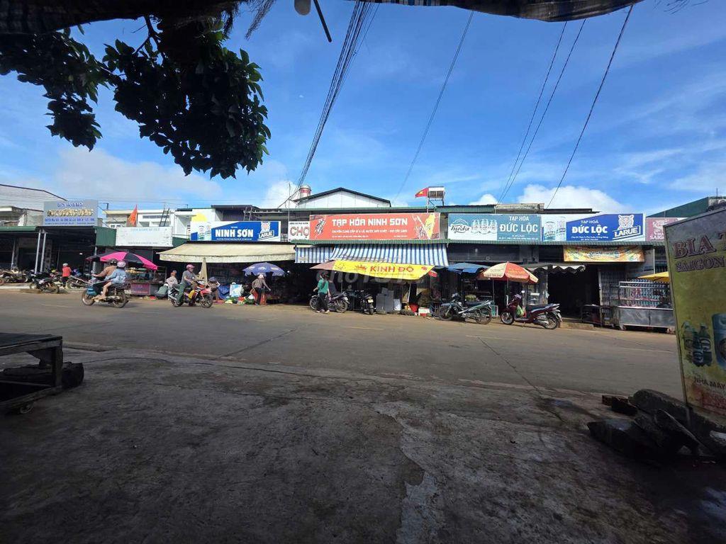 Nhà mặt tiền chợ 49