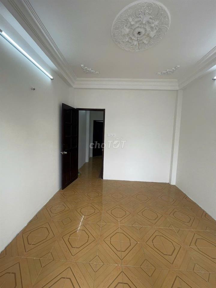 Nhà nguyên căn 5PN gần chợ Nguyễn Tri Phương (Nguyễn Lâm Q10 cũ)