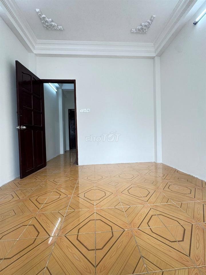 Nhà nguyên căn 5PN gần chợ Nguyễn Tri Phương (Nguyễn Lâm Q10 cũ)