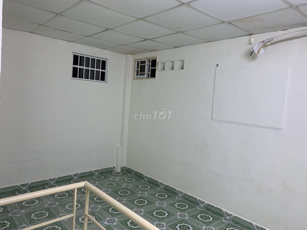 Nhà mặt tiền, cho thuê Phòng (chung với chủ) sạch sẽ thoáng mát