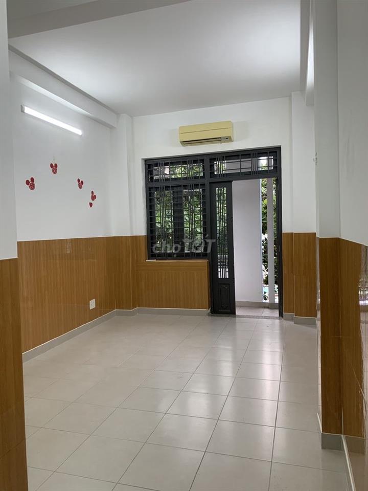 Nhà mặt tiền, cho thuê Phòng (chung với chủ) sạch sẽ thoáng mát