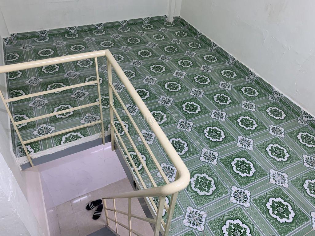Nhà mặt tiền, cho thuê Phòng (chung với chủ) sạch sẽ thoáng mát