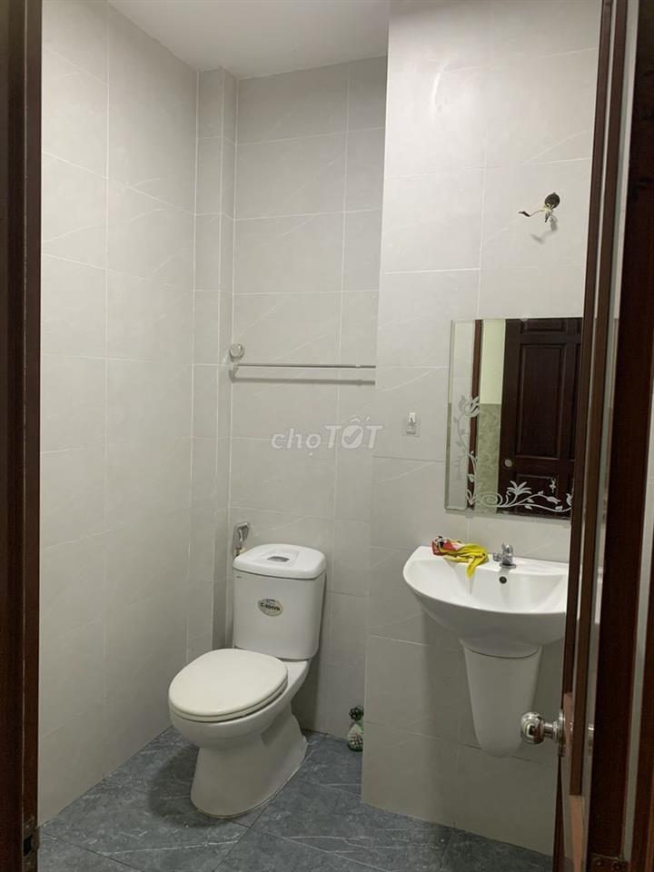 Nhà mặt tiền, cho thuê Phòng (chung với chủ) sạch sẽ thoáng mát