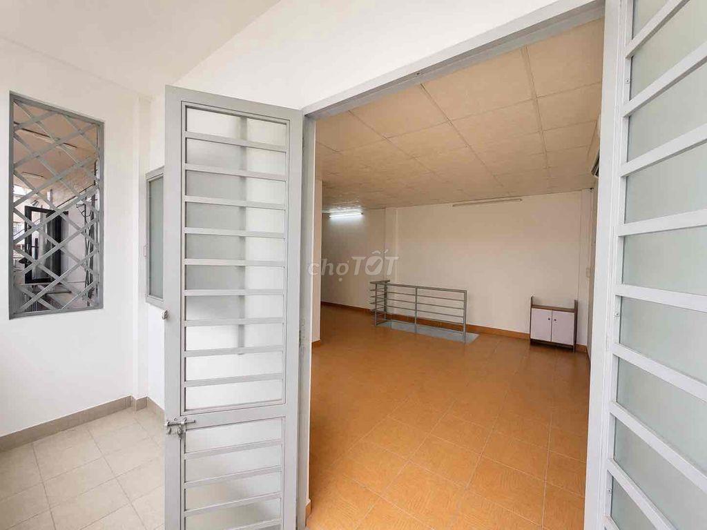 Cho thuê nhà 2 tầng hẻm CMT8, P.12, Q.10 - Vị trí trung tâm tiện ở hoặ