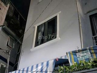 nhà đầy đủ NT ngay Trung tâm Q1 , 15tr