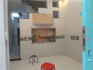 nhà sạch sẽ Q5 hẻm lớn - giá 14tr