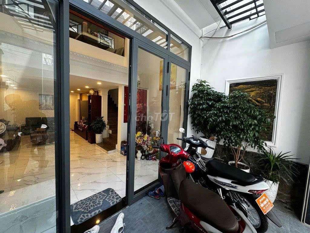 nhà đẹp FuLl NT Q1 hẻm xe hơi