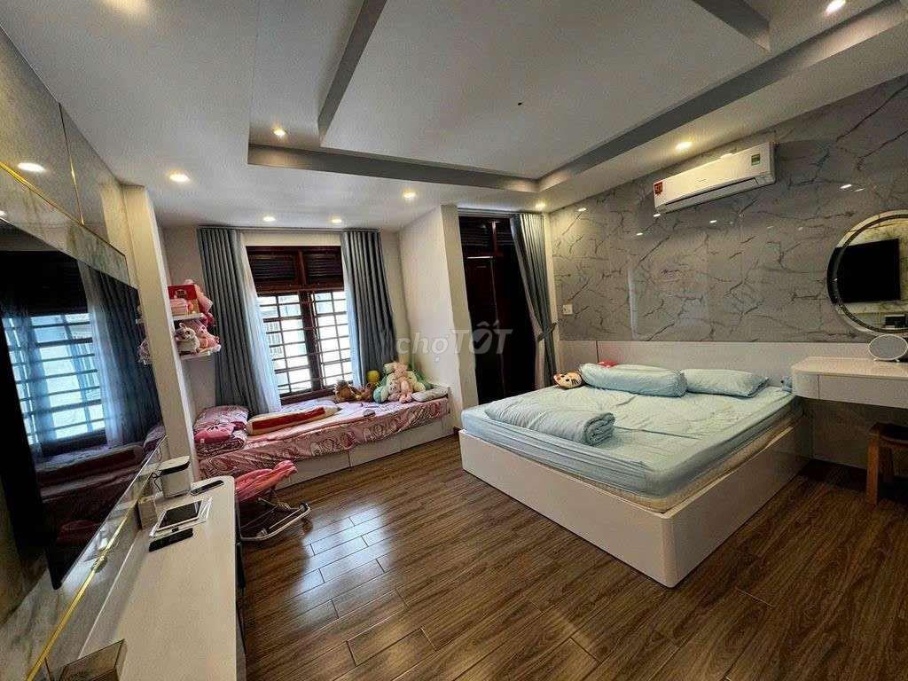nhà đẹp FuLl NT Q1 hẻm xe hơi