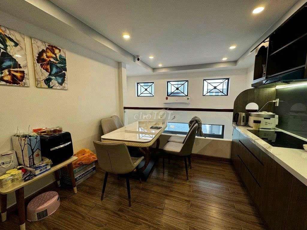 nhà đẹp FuLl NT Q1 hẻm xe hơi
