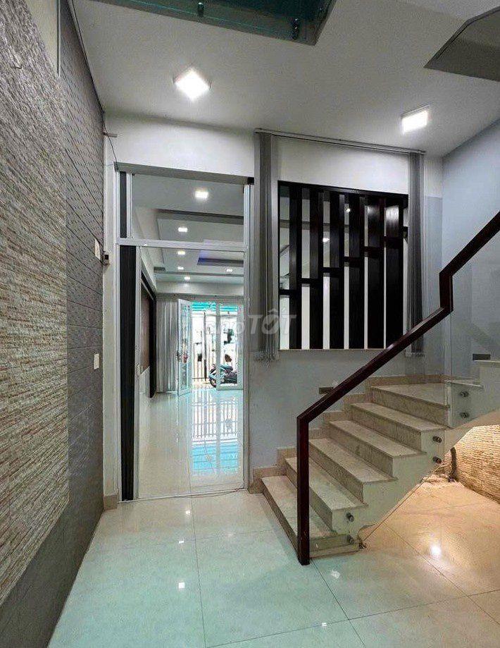 MT Tam Đảo P15 Q10- 5x18m-trệt 3 lầu 6PN 5WC-giá 35tr/th