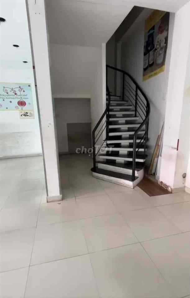 MT Lạc Long Quân- P5 Q11- 4 tầng -8x8m-33tr